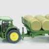 John Deere Traktor mit Rundballenanhnger