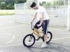 Fiatal BMX bicikli portr