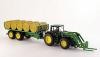 John Deere Traktor mit Rundballenanhanger